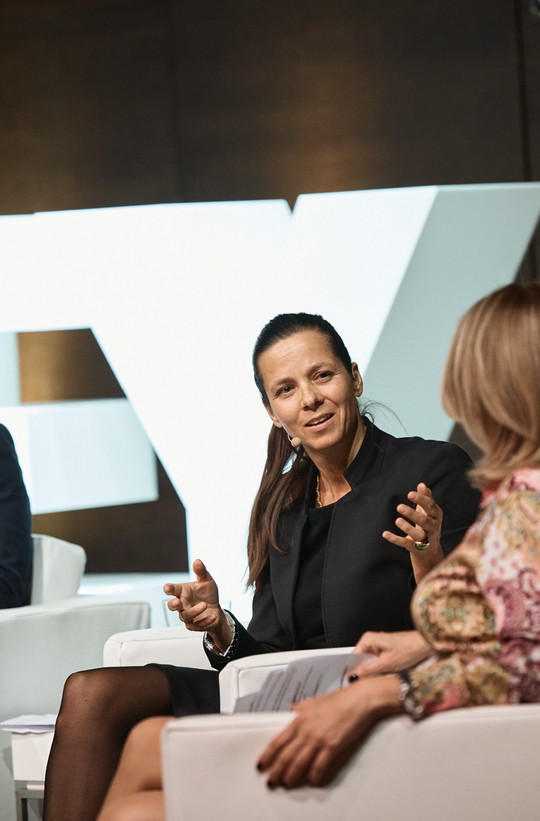 Together with the other panelists, Carole Ackermann  (CEO of Diamondscull) discussed how companies can modify support functions within their digital transformation.