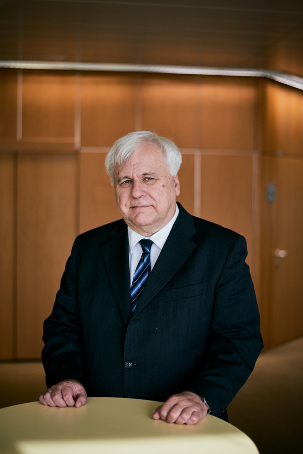 Forbes Daily, Franz Beck, Generaldirektor-Stellvertreter der PVA 002